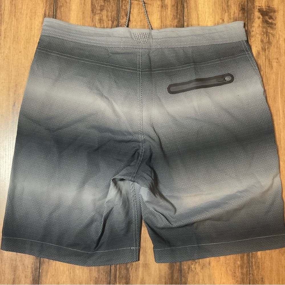 Mack Weldon Striped Ombre Active Board Shorts
Size 33/34 - Picture 2 of 6